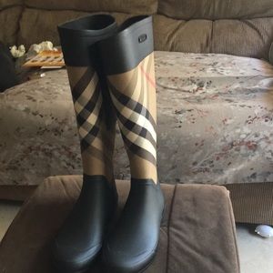 Burberry rain boots size 37  like new only worn twice